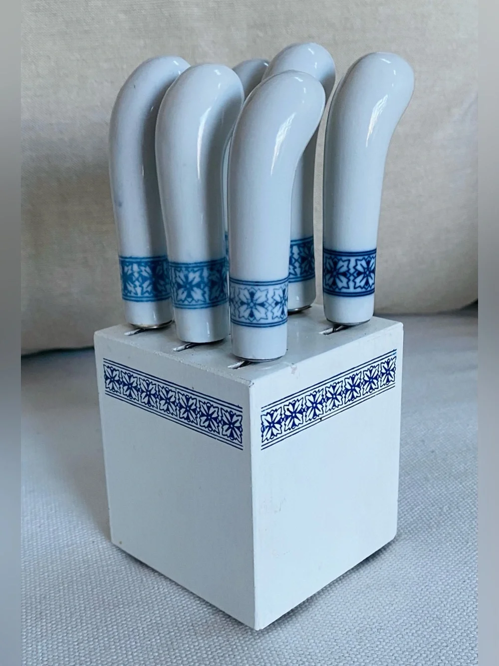 6 VTG Blue White Floral Ceramic Stainless Cheese Spreaders w Wood Block Holder